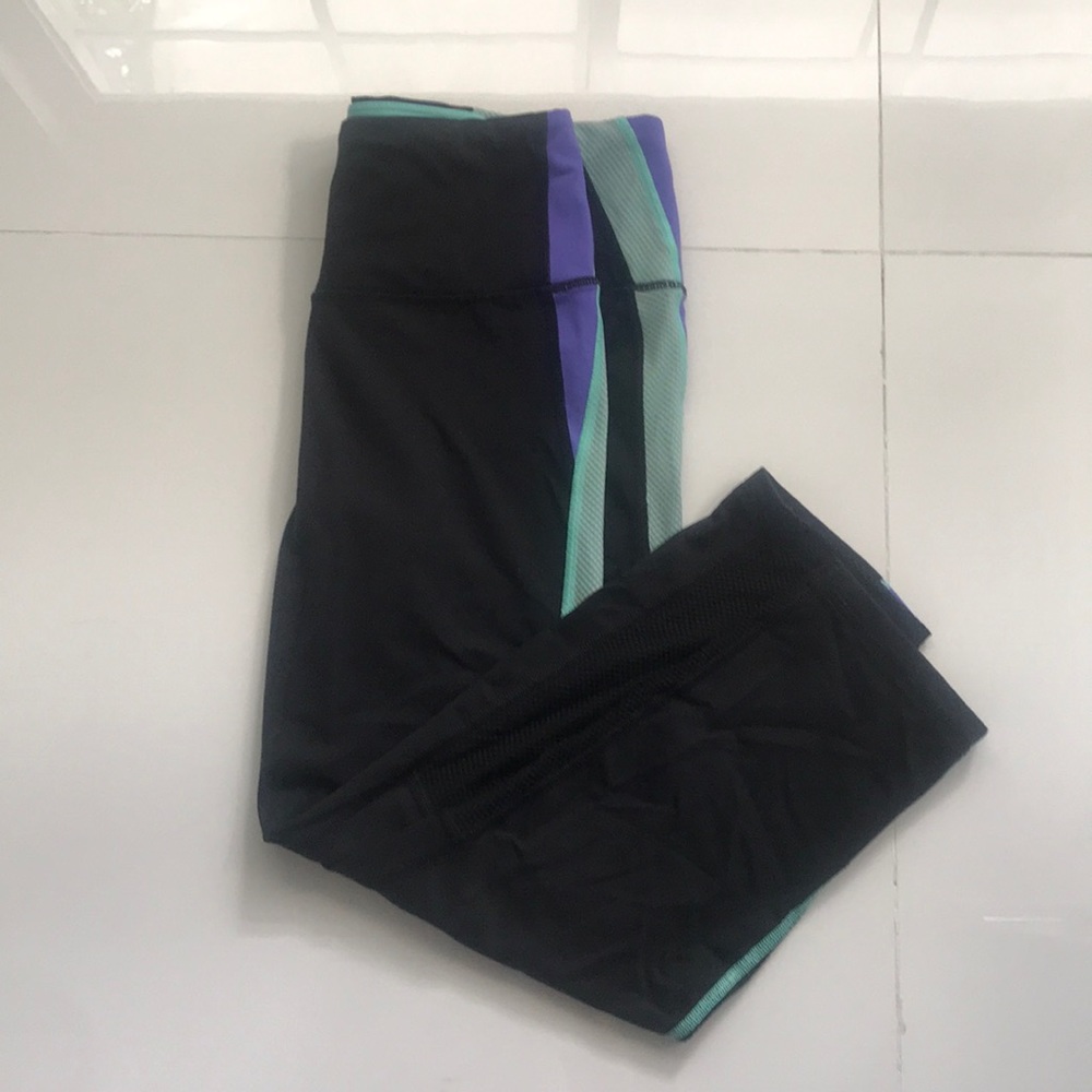 ✖️SOLD✖️VS Knockout Capri Leggings